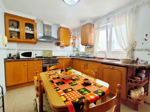 Casa de 4 habitaciones en Centro Urbano, Dénia en venta con garaje - 397.000 € (Ref: 9022638)