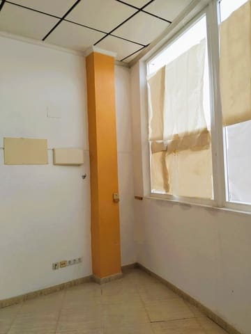 Commercial for sale in Guardamar de la Safor - € 60,000 (Ref: 9255928)