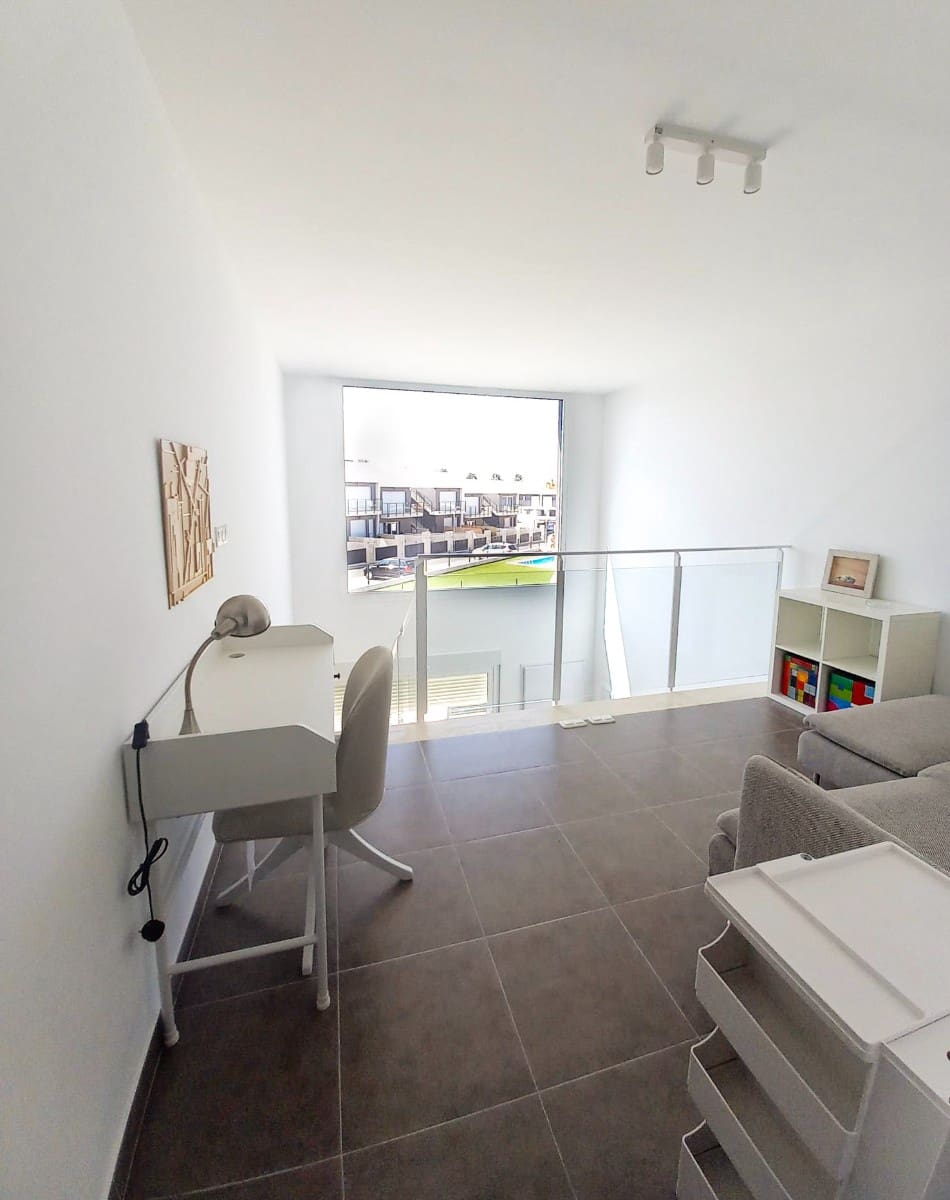 2 sovrum Radhus till salu i Gran Alacant med pool - 320 000 € (Ref: 9371646)