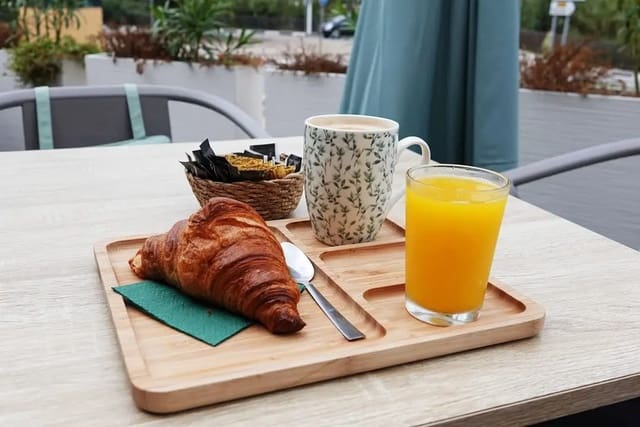 Commercial for sale in Teulada Pueblo, Teulada-Moraira with garage - € 60,000 (Ref: 9390043)