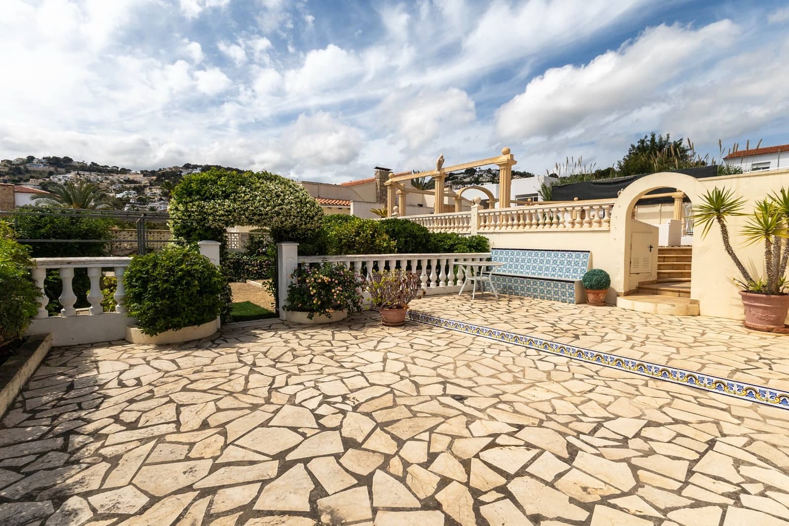 3 bedroom Villa for sale in Moraira with pool - € 690,000 (Ref: 9439032)