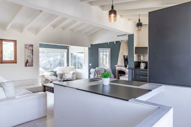 3 soverom Villa til salgs i Moraira, Teulada-Moraira med svømmebasseng garasje - € 565 000 (Ref: 9547762)