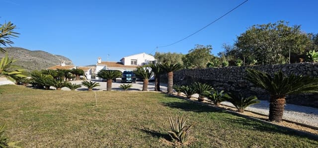 4 soveværelse Finca/Landehus til salg i Benissa med swimmingpool garage - € 639.000 (Ref: 9598500)