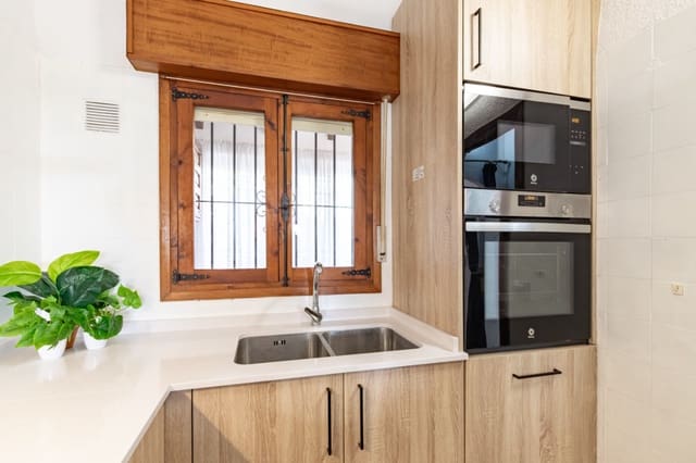 2 makuuhuone Bungalow myytävänä paikassa Benissa mukana 
autotalli - 279 000 € (Ref: 9598504)