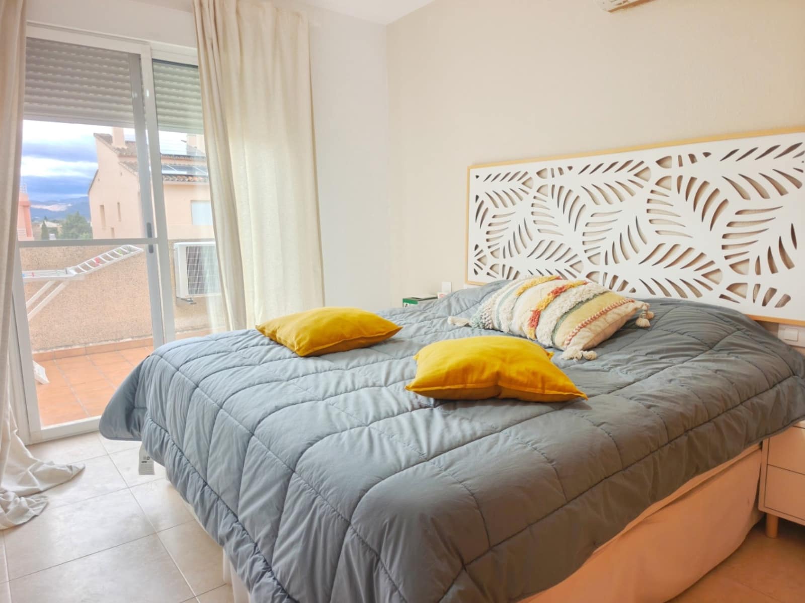 5 bedroom Villa for sale in Oliva with garage - € 318,000 (Ref: 9598505)