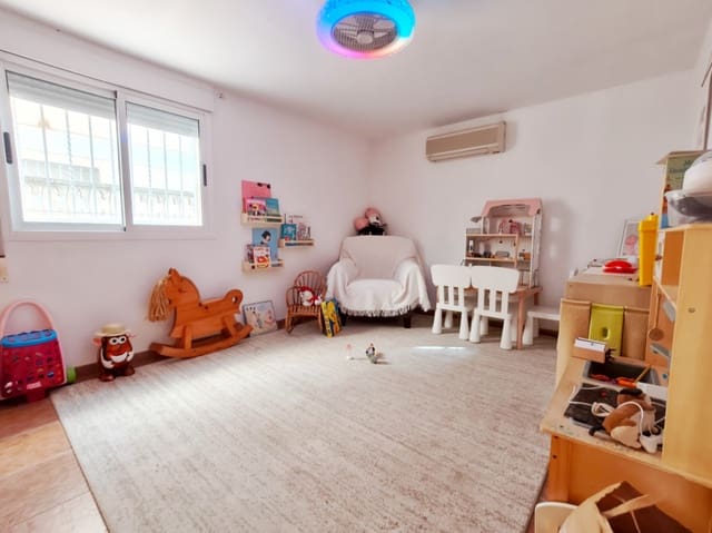 5 makuuhuone Huvila myytävänä paikassa Oliva Playa, Oliva mukana 
autotalli - 318 000 € (Ref: 9598505)