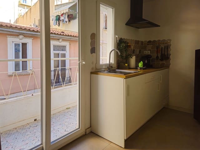 7 bedroom Apartment for sale in Barrio del Centro, Alicante / Alacant city - € 629,000 (Ref: 9610754)