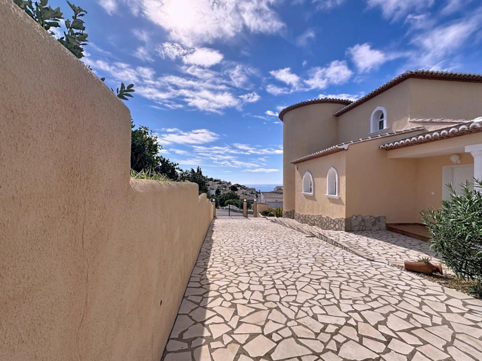 2 sypialnia Willa na sprzedaż w Benitachell / Benitatxell z basenem garażem - 585 000 € (Ref: 9673700)