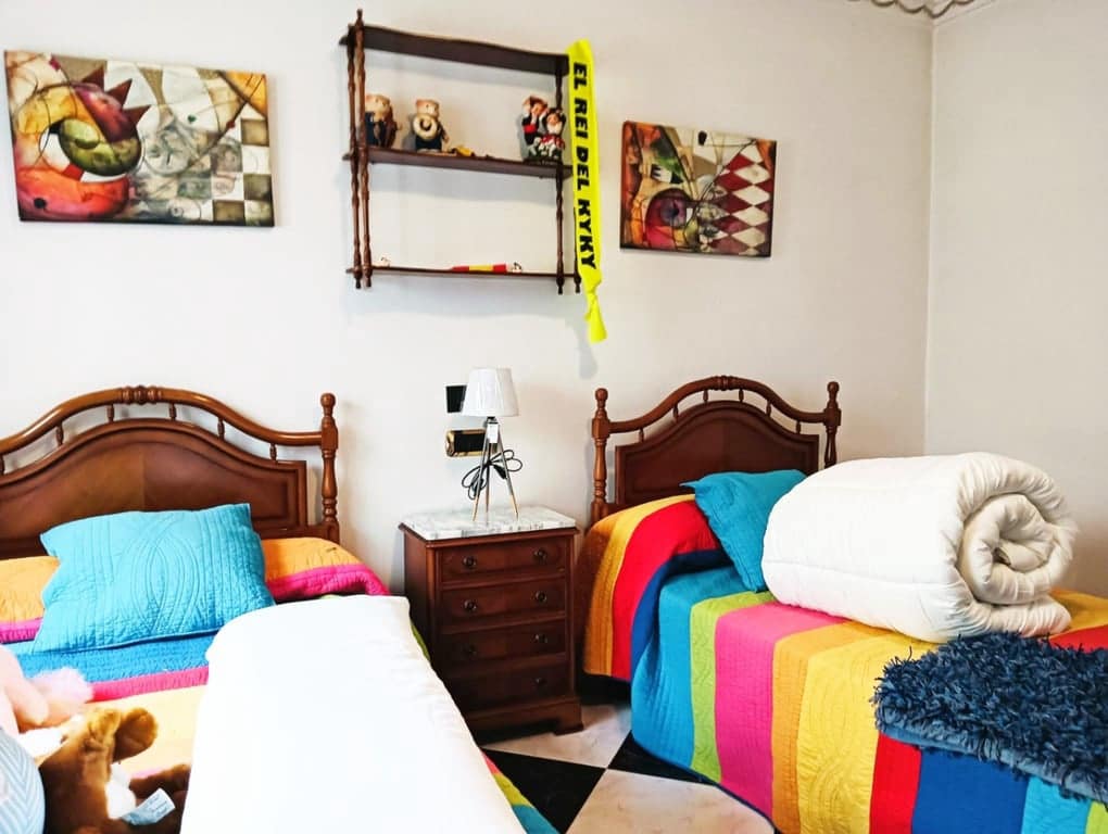7 bedroom Townhouse for sale in Oliva with pool garage - € 285,000 (Ref: 9816904)