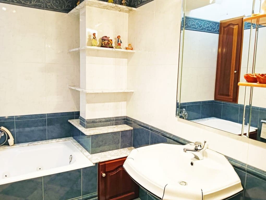 7 bedroom Townhouse for sale in Oliva with pool garage - € 285,000 (Ref: 9816904)