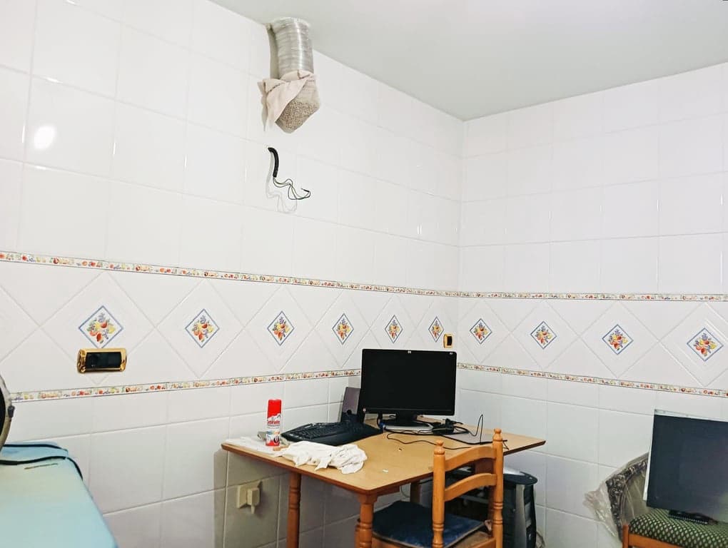 7 bedroom Townhouse for sale in Oliva with pool garage - € 285,000 (Ref: 9816904)