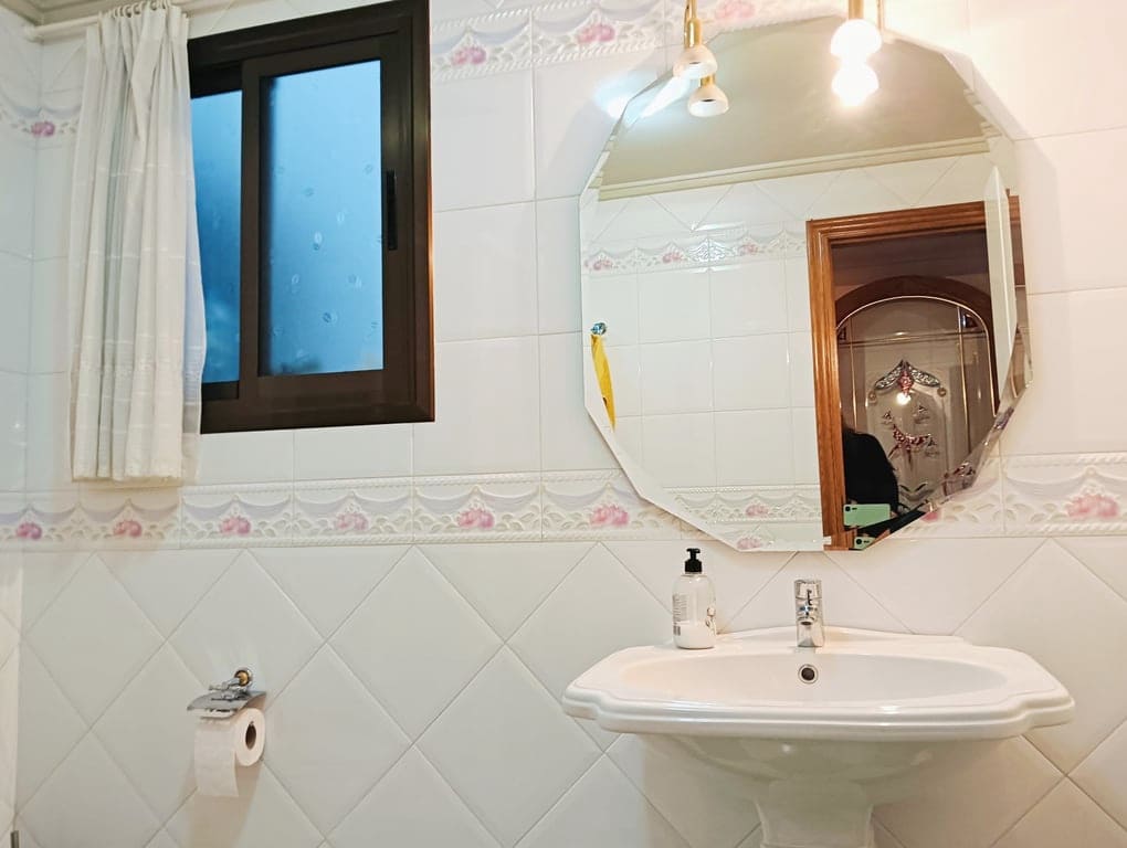 7 bedroom Townhouse for sale in Oliva with pool garage - € 285,000 (Ref: 9816904)