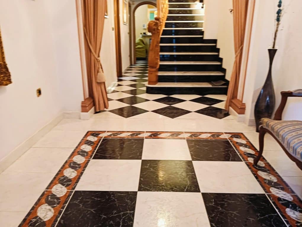 7 bedroom Townhouse for sale in Oliva with pool garage - € 285,000 (Ref: 9816904)