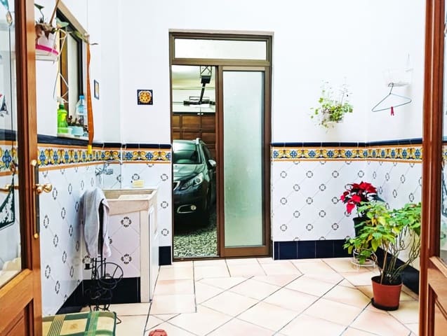 7 soveværelse Byhus til salg i Oliva med swimmingpool garage - € 285.000 (Ref: 9816904)