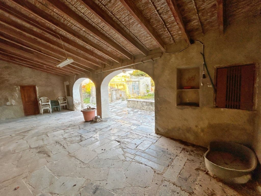 5 bedroom Villa for sale in Benissa - € 245,000 (Ref: 9816907)
