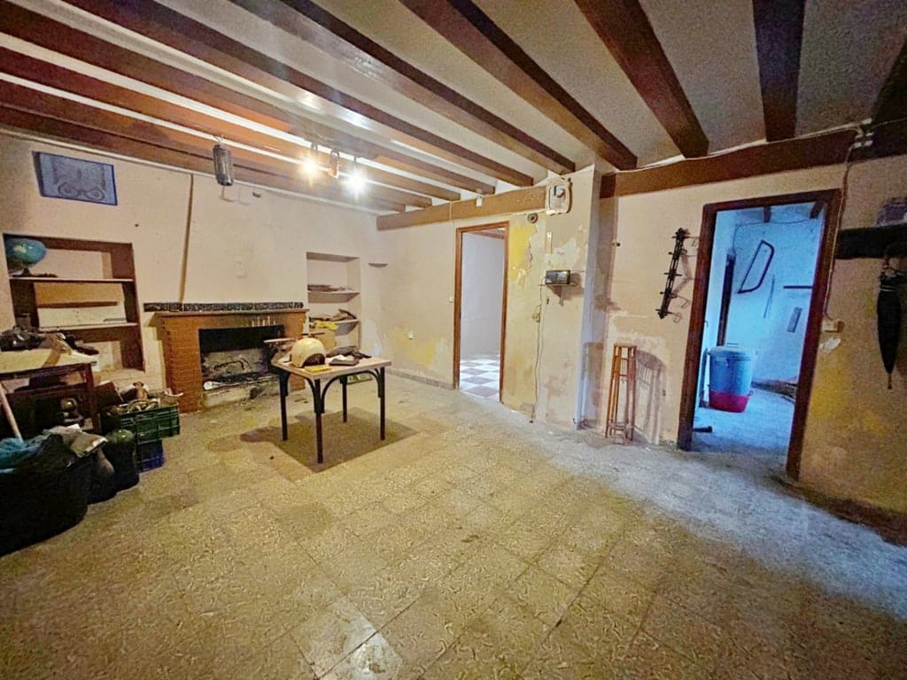 5 bedroom Villa for sale in Benissa - € 245,000 (Ref: 9816907)