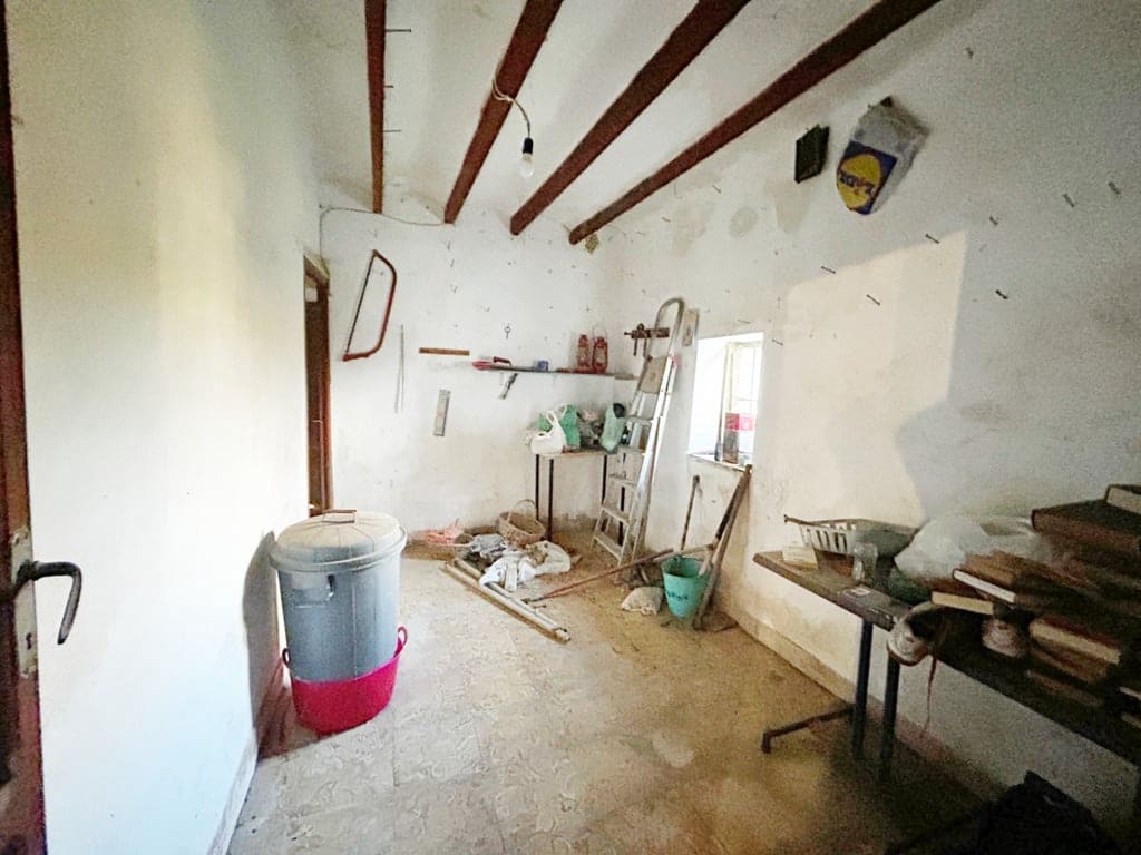 5 bedroom Villa for sale in Benissa - € 245,000 (Ref: 9816907)
