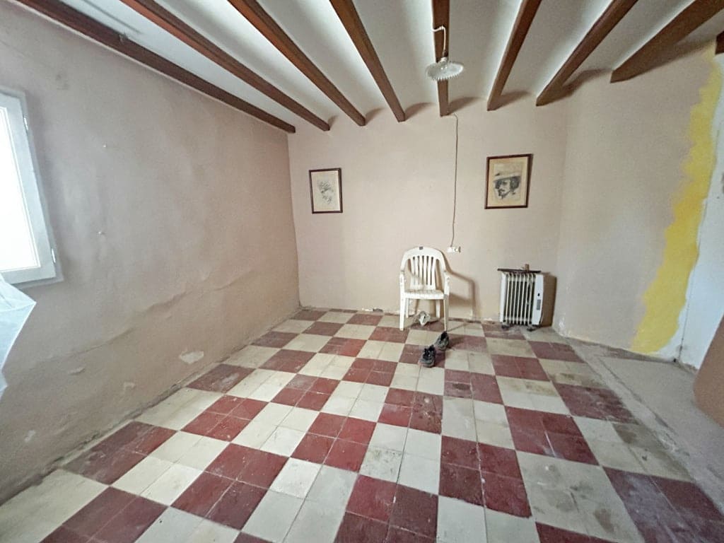 5 bedroom Villa for sale in Benissa - € 245,000 (Ref: 9816907)