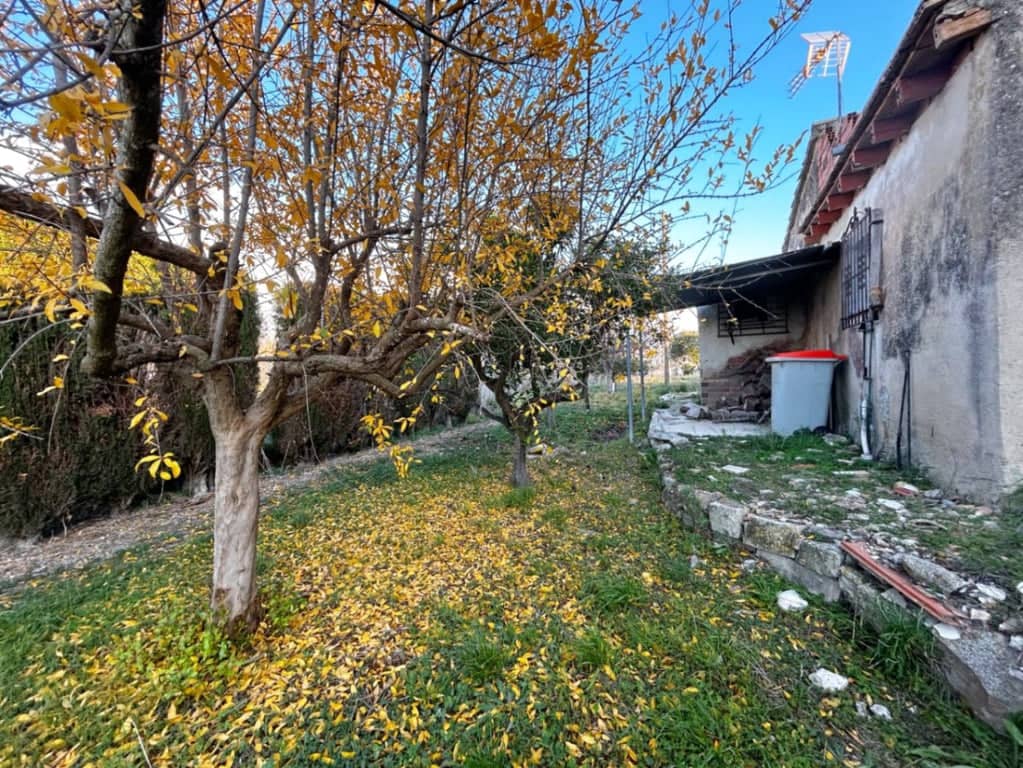 5 bedroom Villa for sale in Benissa - € 245,000 (Ref: 9816907)