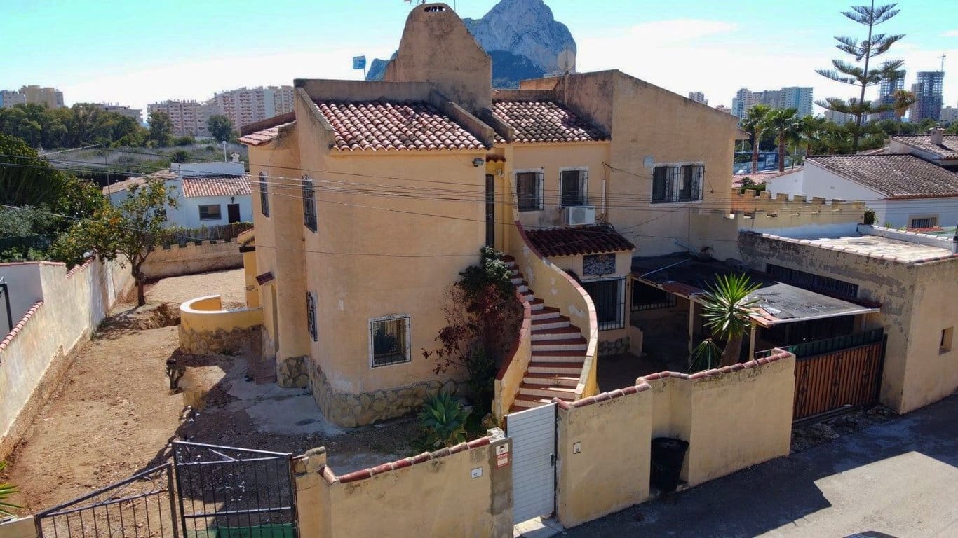 6 slaapkamer Villa te koop in Calpe / Calp met zwembad garage - € 450.000 (Ref: 9816922)
