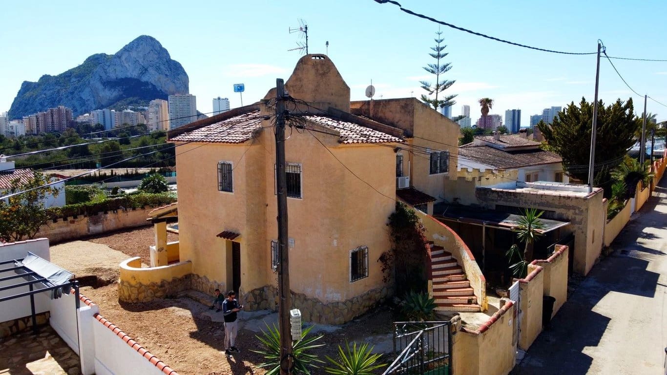6 slaapkamer Villa te koop in Calpe / Calp met zwembad garage - € 450.000 (Ref: 9816922)
