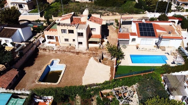 Chalet de 6 habitaciones en Calpe / Calp en venta con piscina garaje - 450.000 € (Ref: 9816922)