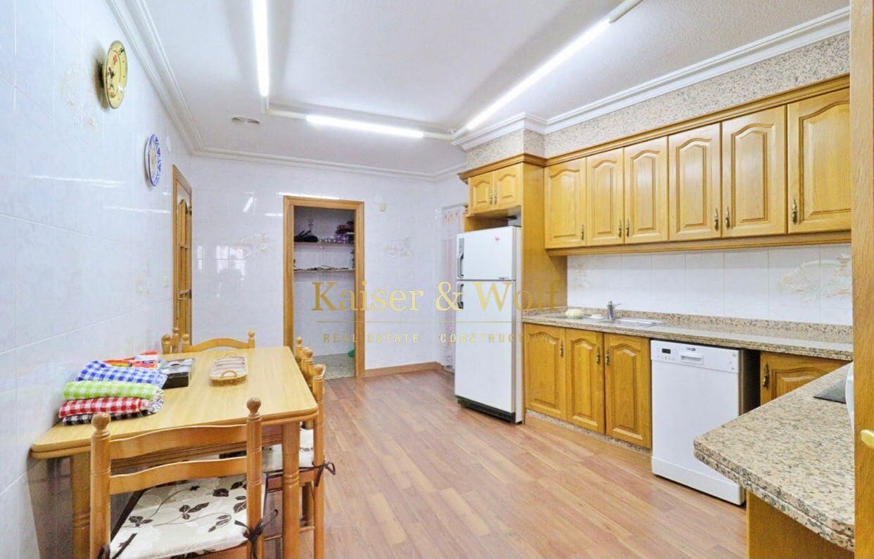4 sovrum Lägenhet att hyra i Santa Pola med garage - 2 100 € (Ref: 10007567)