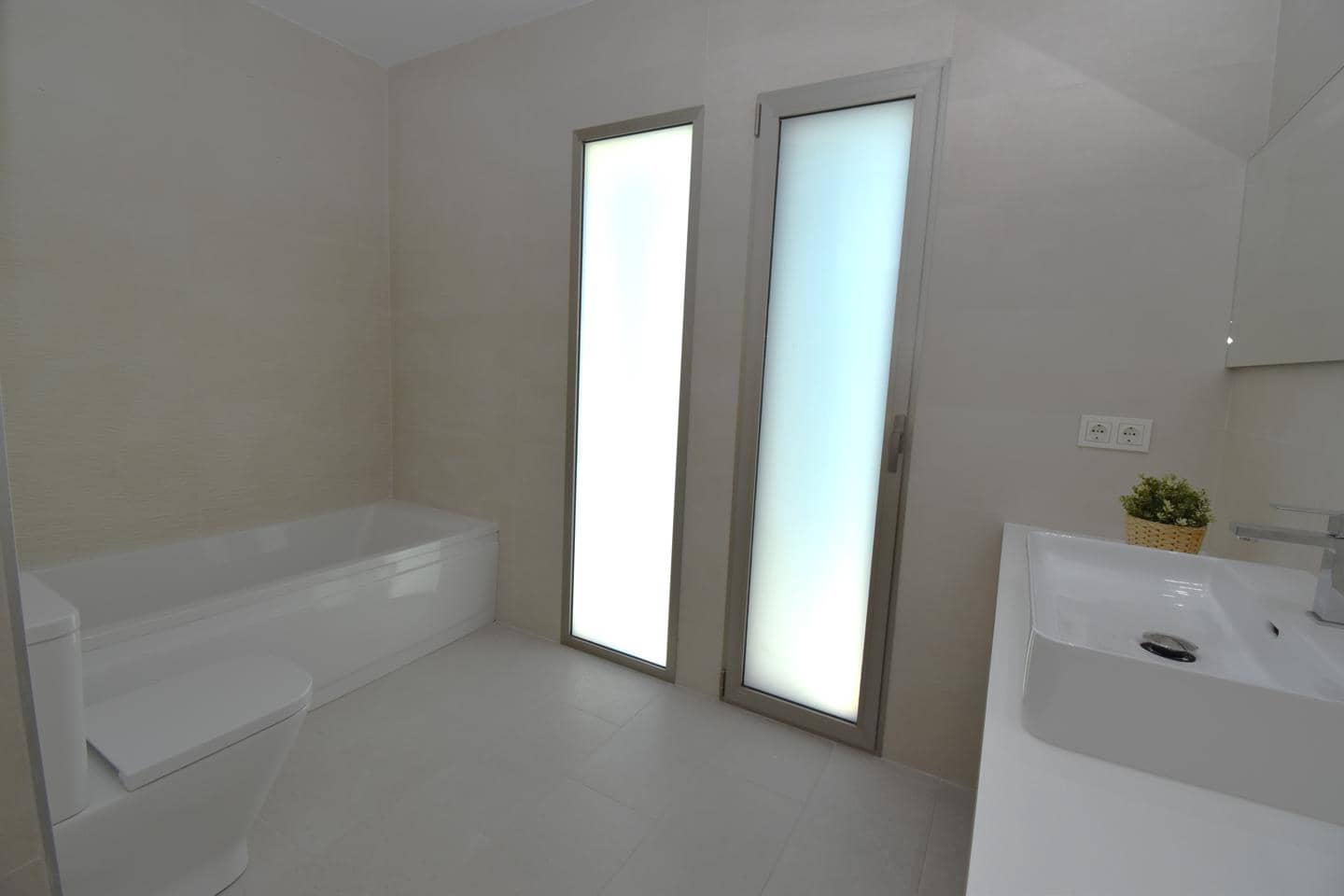 3 slaapkamer Villa te koop in Elche / Elx met zwembad garage - € 685.000 (Ref: 10112143)