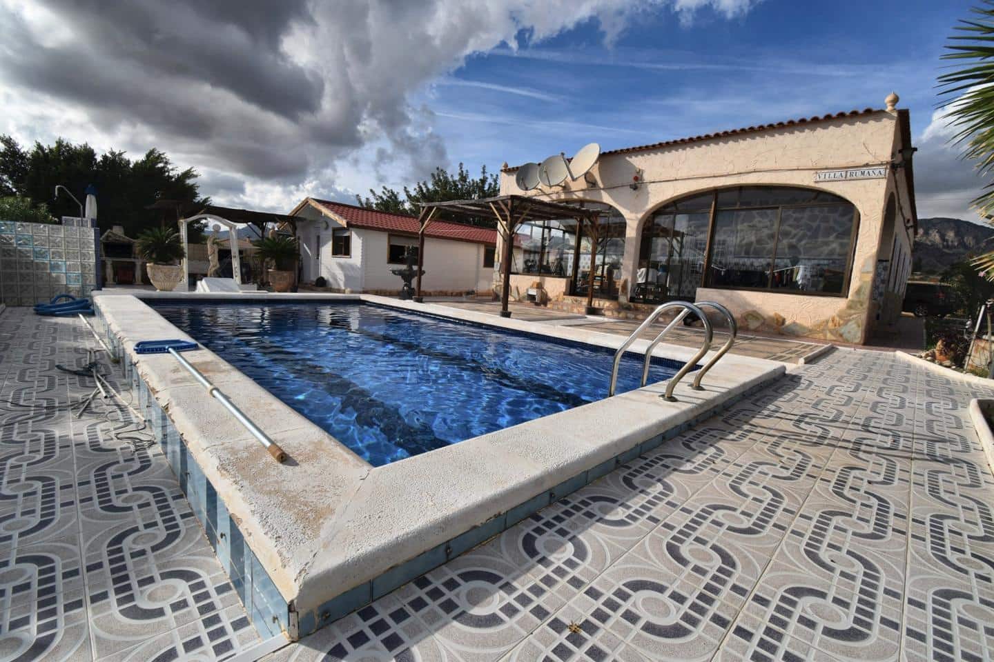 5 bedroom Villa for sale in Albatera with pool garage - € 499,000 (Ref: 7890061)