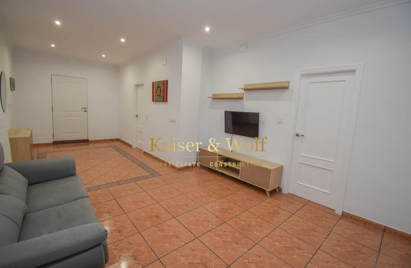 4 bedroom Villa for rent in Santa Pola - € 1,100 (Ref: 7967691)