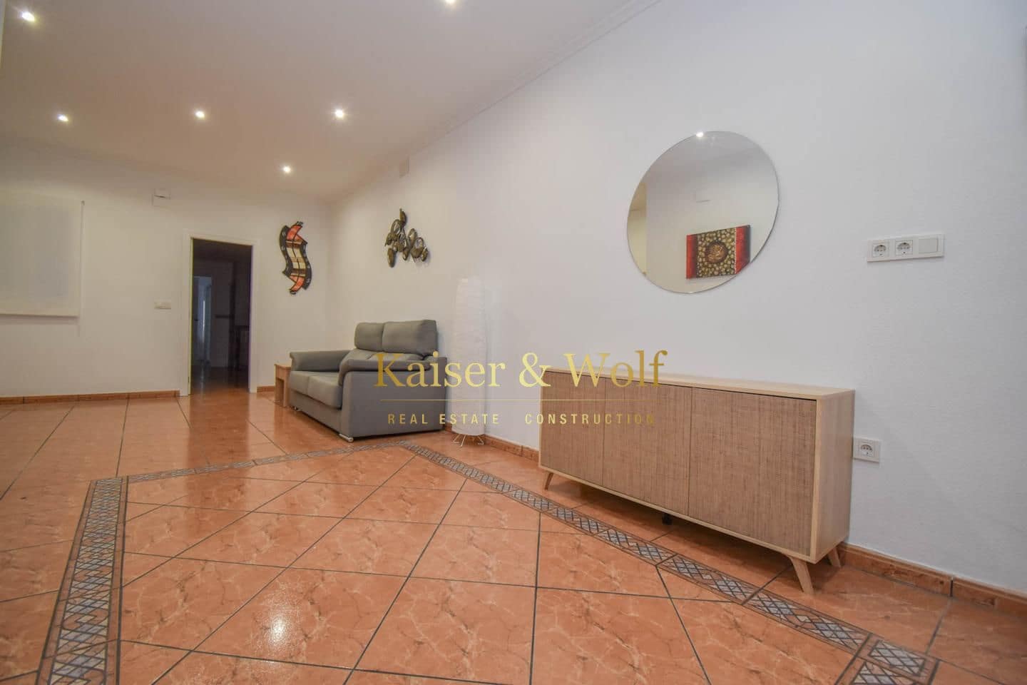 4 bedroom Villa for rent in Santa Pola - € 1,100 (Ref: 7967691)