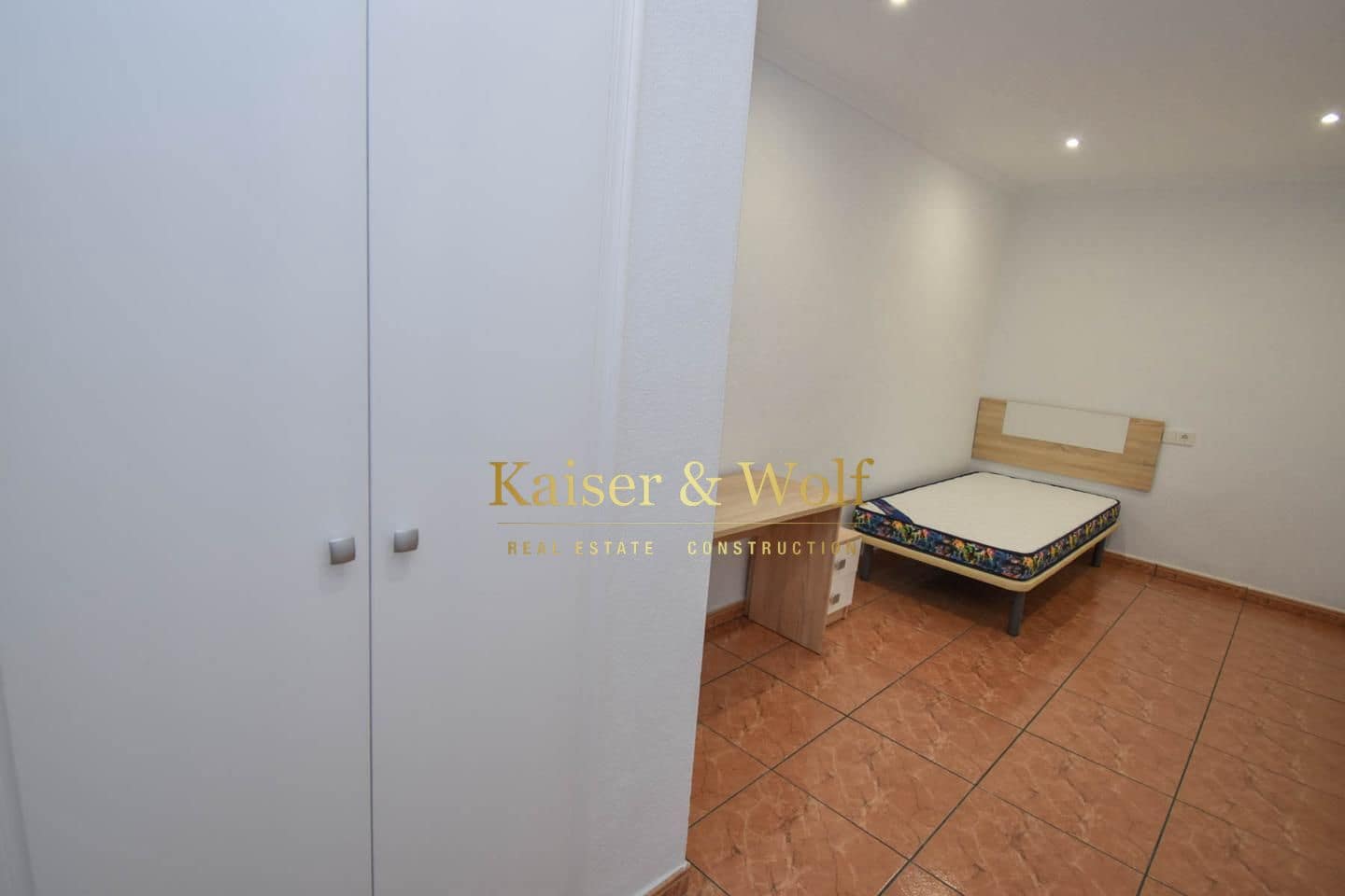 4 bedroom Villa for rent in Santa Pola - € 1,100 (Ref: 7967691)