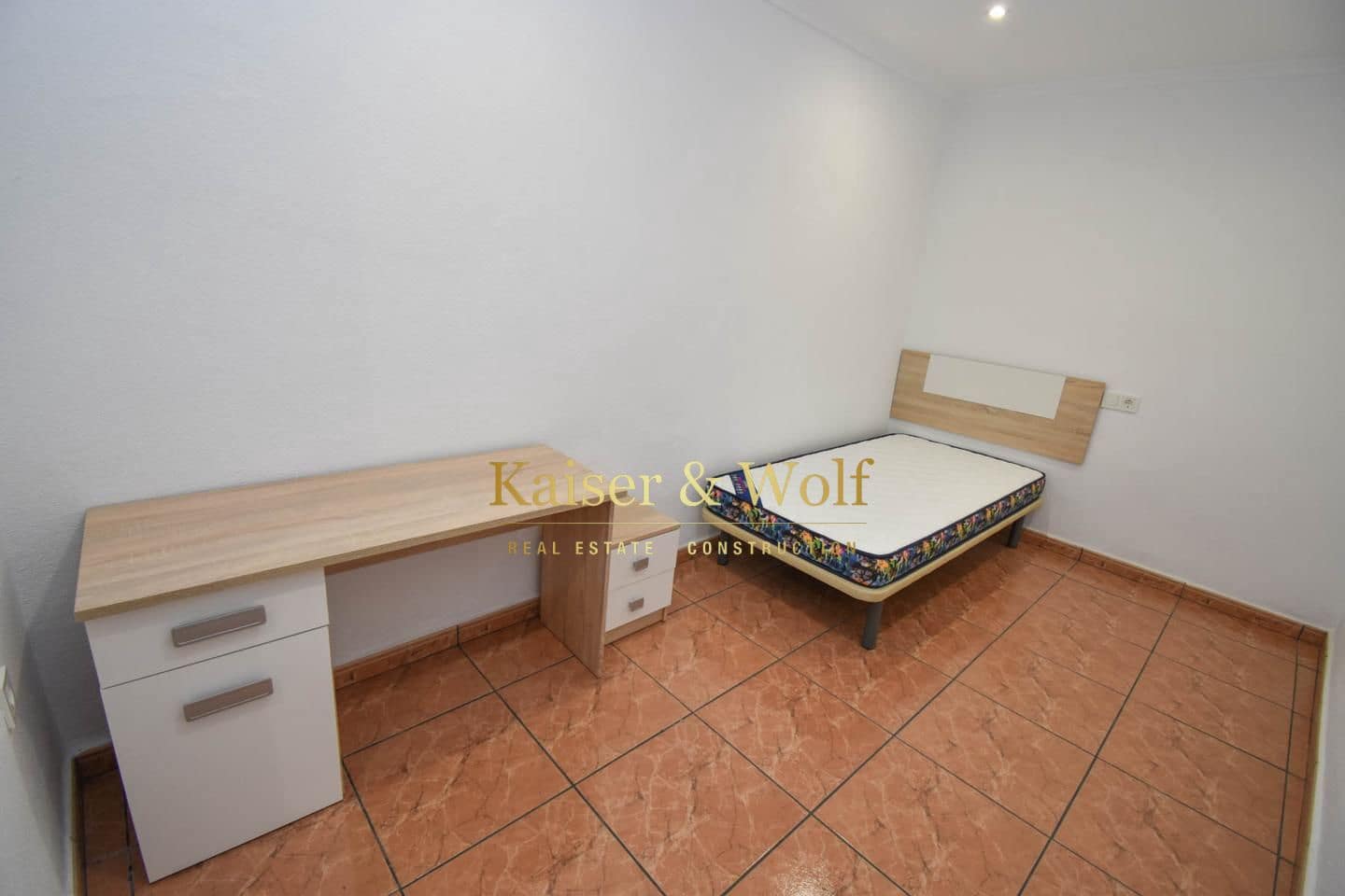 4 bedroom Villa for rent in Santa Pola - € 1,100 (Ref: 7967691)
