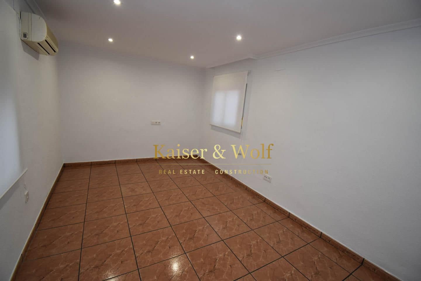 4 bedroom Villa for rent in Santa Pola - € 1,100 (Ref: 7967691)