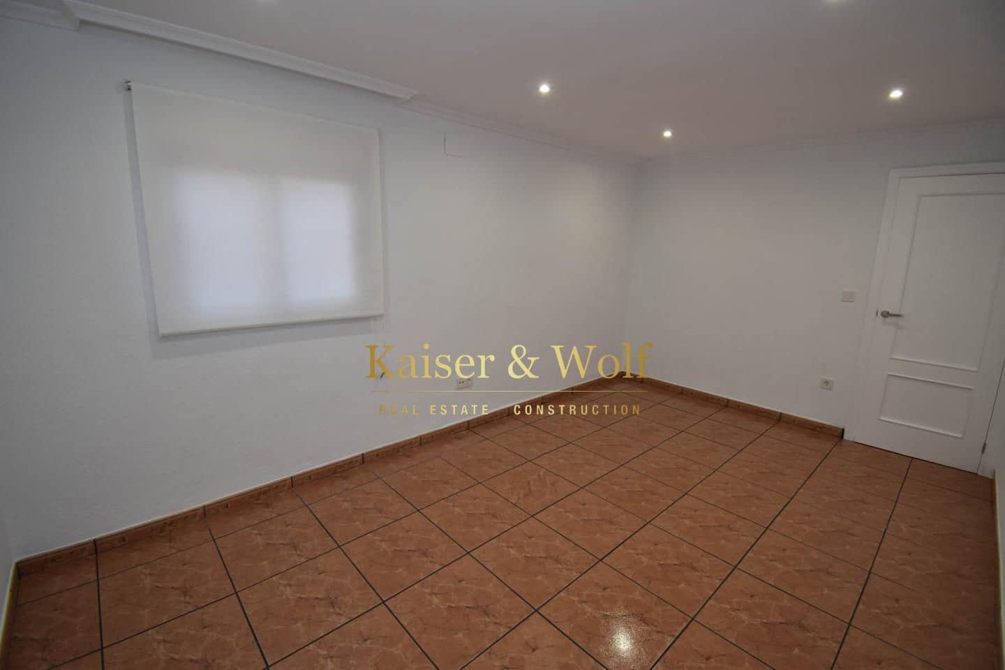 4 bedroom Villa for rent in Santa Pola - € 1,100 (Ref: 7967691)