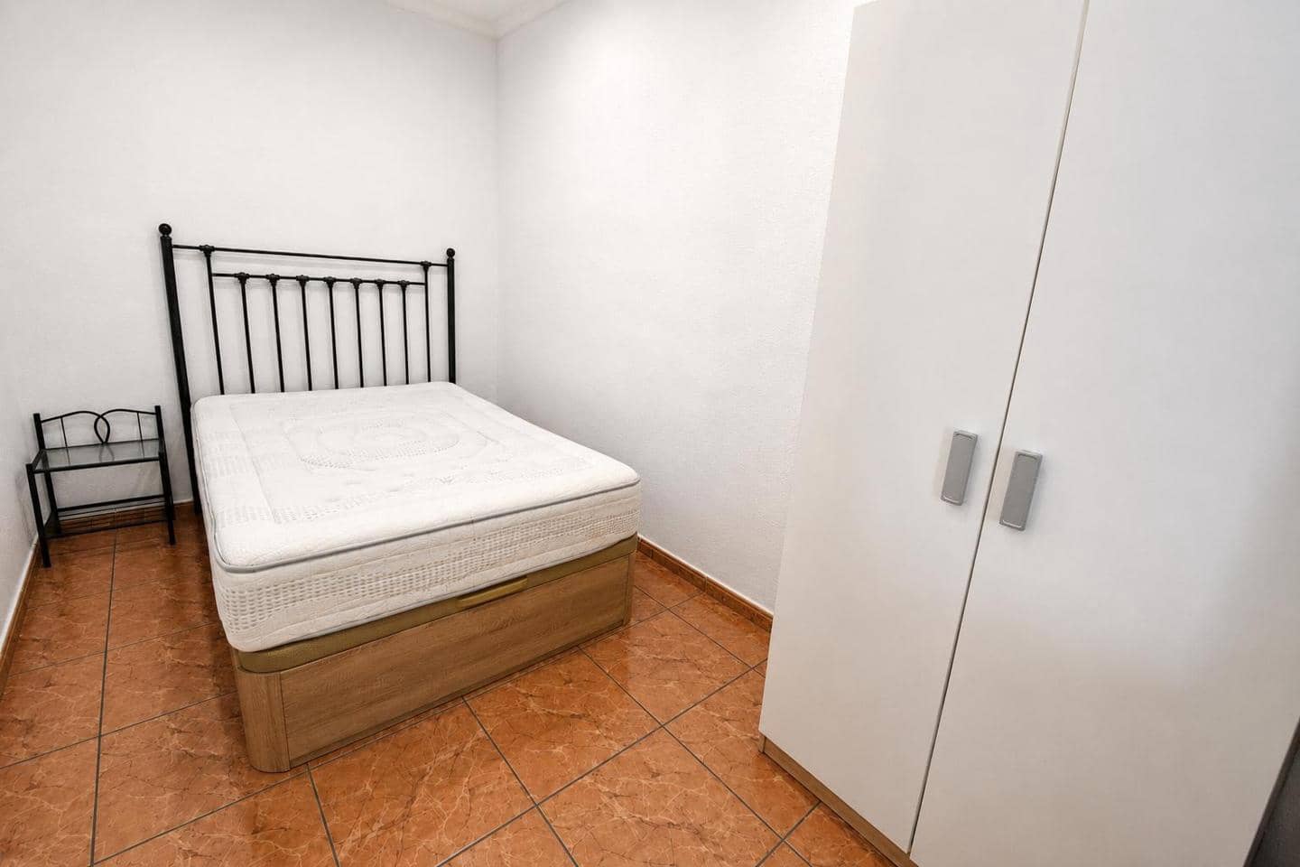 4 bedroom Villa for rent in Santa Pola - € 1,100 (Ref: 7967691)