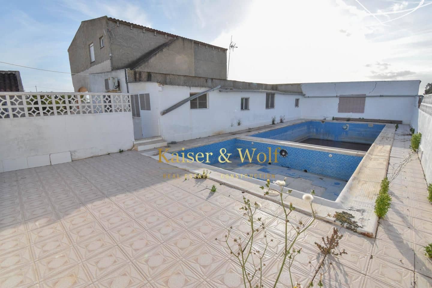 8 soveværelse Villa til salg i Las Bayas med swimmingpool - € 299.000 (Ref: 8140083)