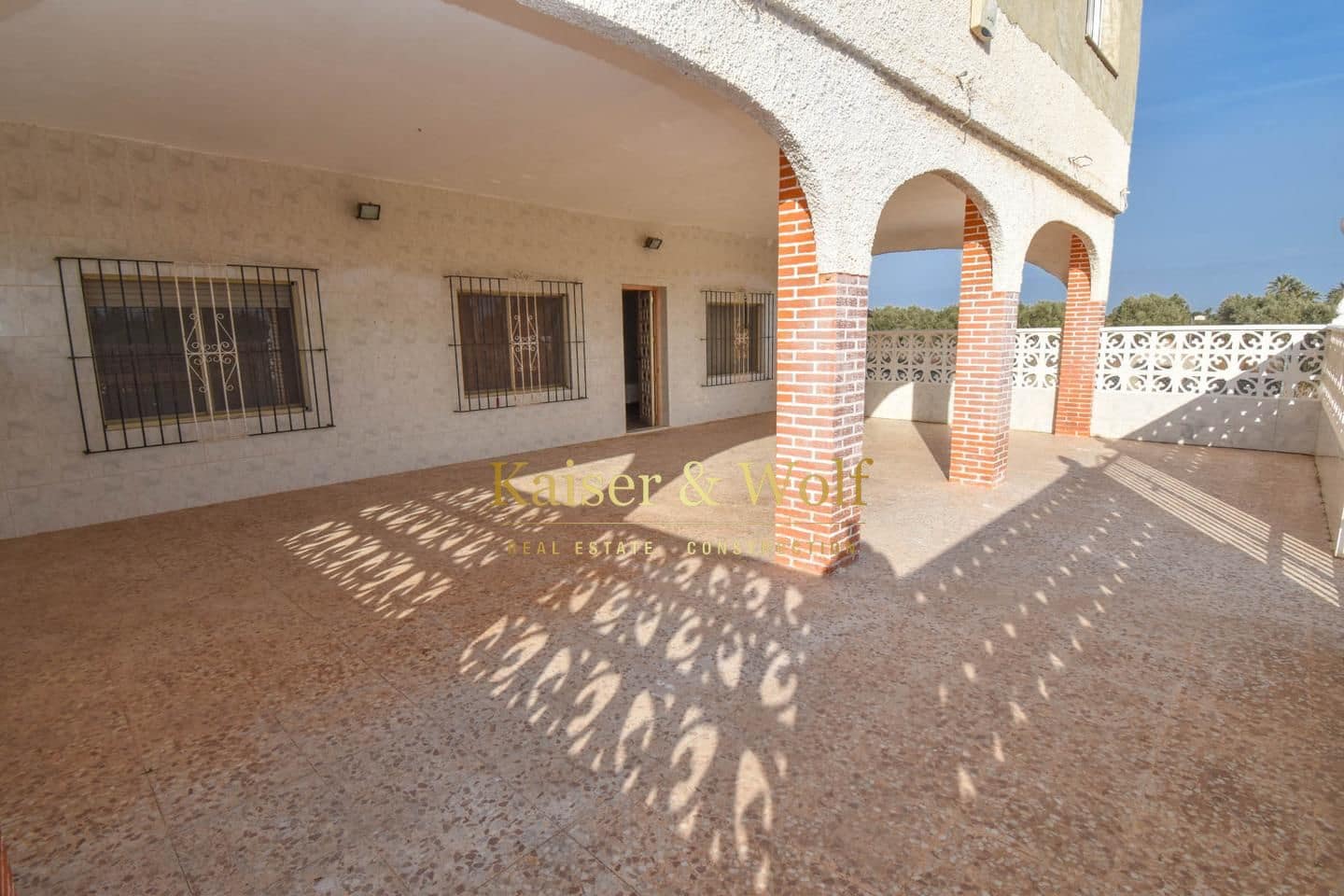 8 soveværelse Villa til salg i Las Bayas med swimmingpool - € 299.000 (Ref: 8140083)