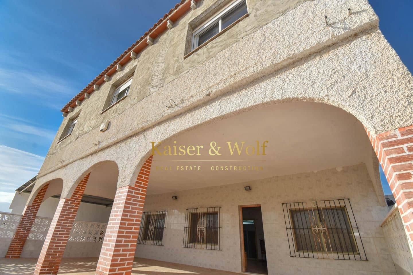 8 soveværelse Villa til salg i Las Bayas med swimmingpool - € 299.000 (Ref: 8140083)