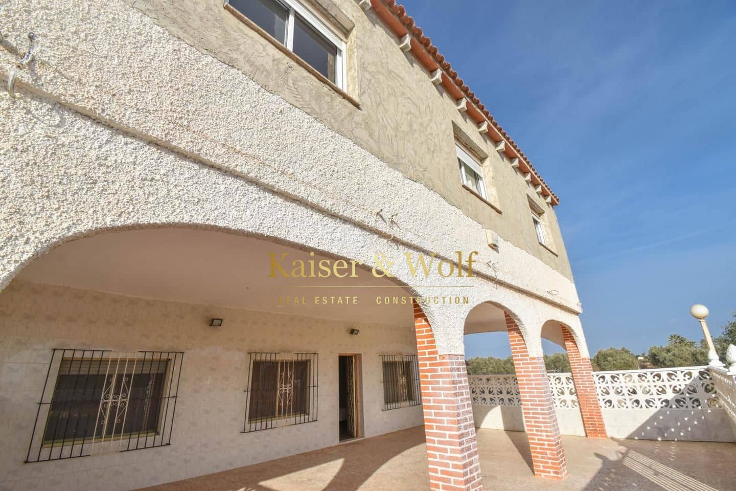 8 soveværelse Villa til salg i Las Bayas med swimmingpool - € 299.000 (Ref: 8140083)