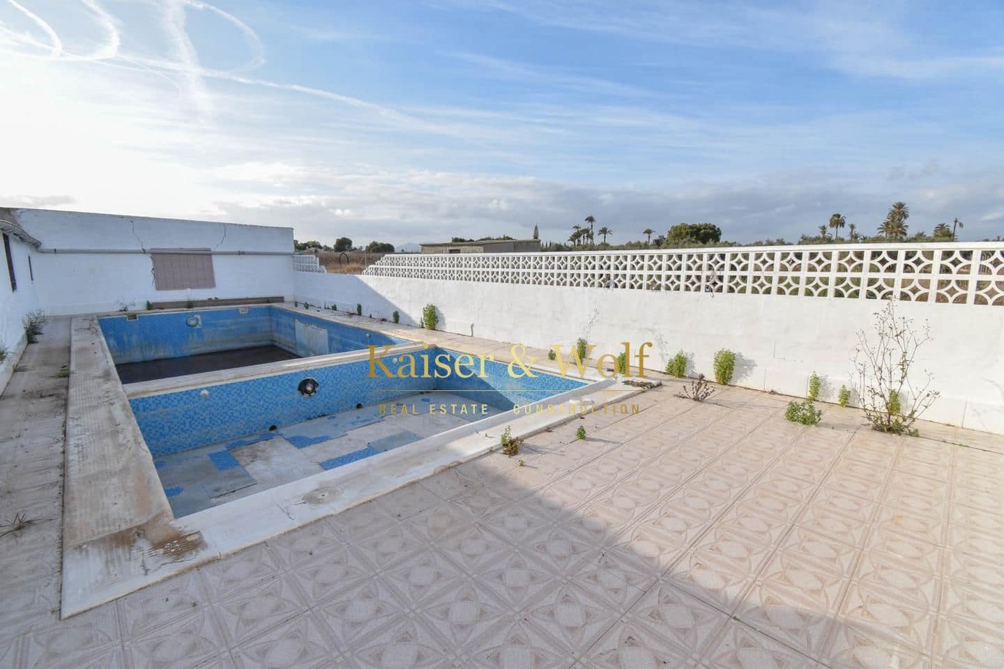 8 soveværelse Villa til salg i Las Bayas med swimmingpool - € 299.000 (Ref: 8140083)