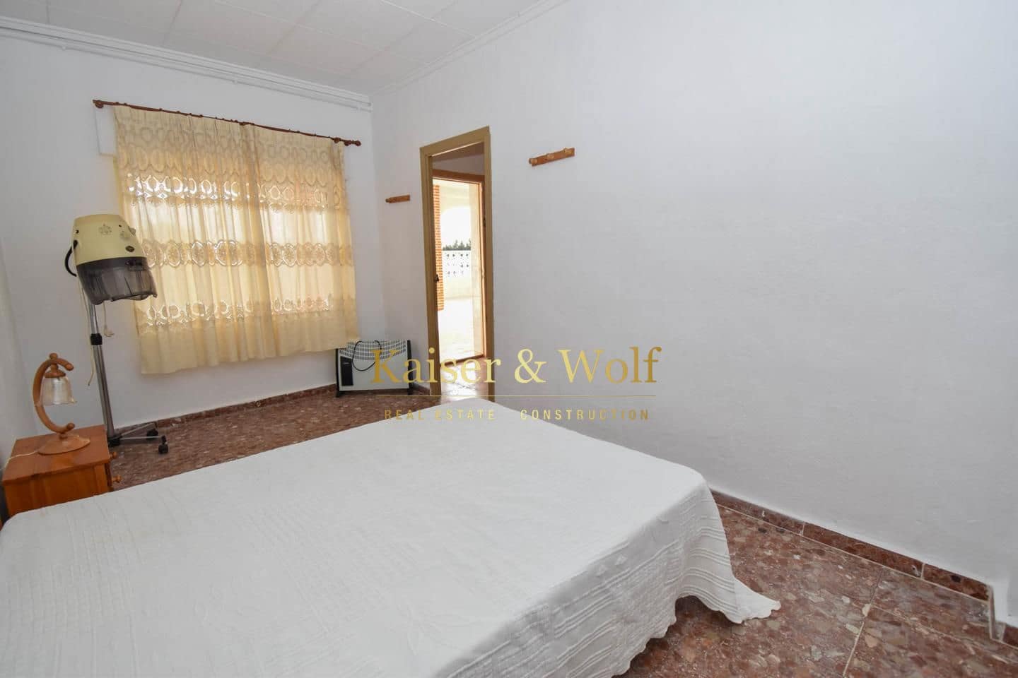 8 soveværelse Villa til salg i Las Bayas med swimmingpool - € 299.000 (Ref: 8140083)