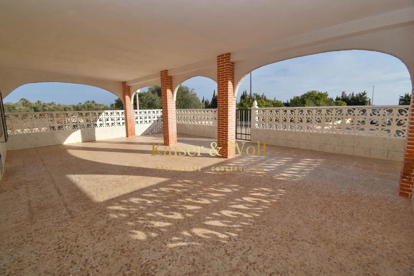 8 soveværelse Villa til salg i Las Bayas med swimmingpool - € 299.000 (Ref: 8140083)