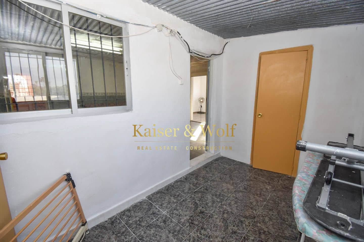 8 soveværelse Villa til salg i Las Bayas med swimmingpool - € 299.000 (Ref: 8140083)