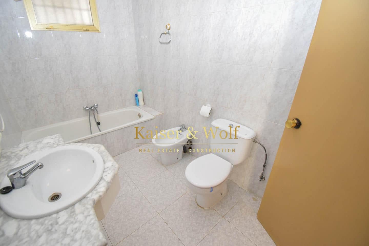 8 soveværelse Villa til salg i Las Bayas med swimmingpool - € 299.000 (Ref: 8140083)