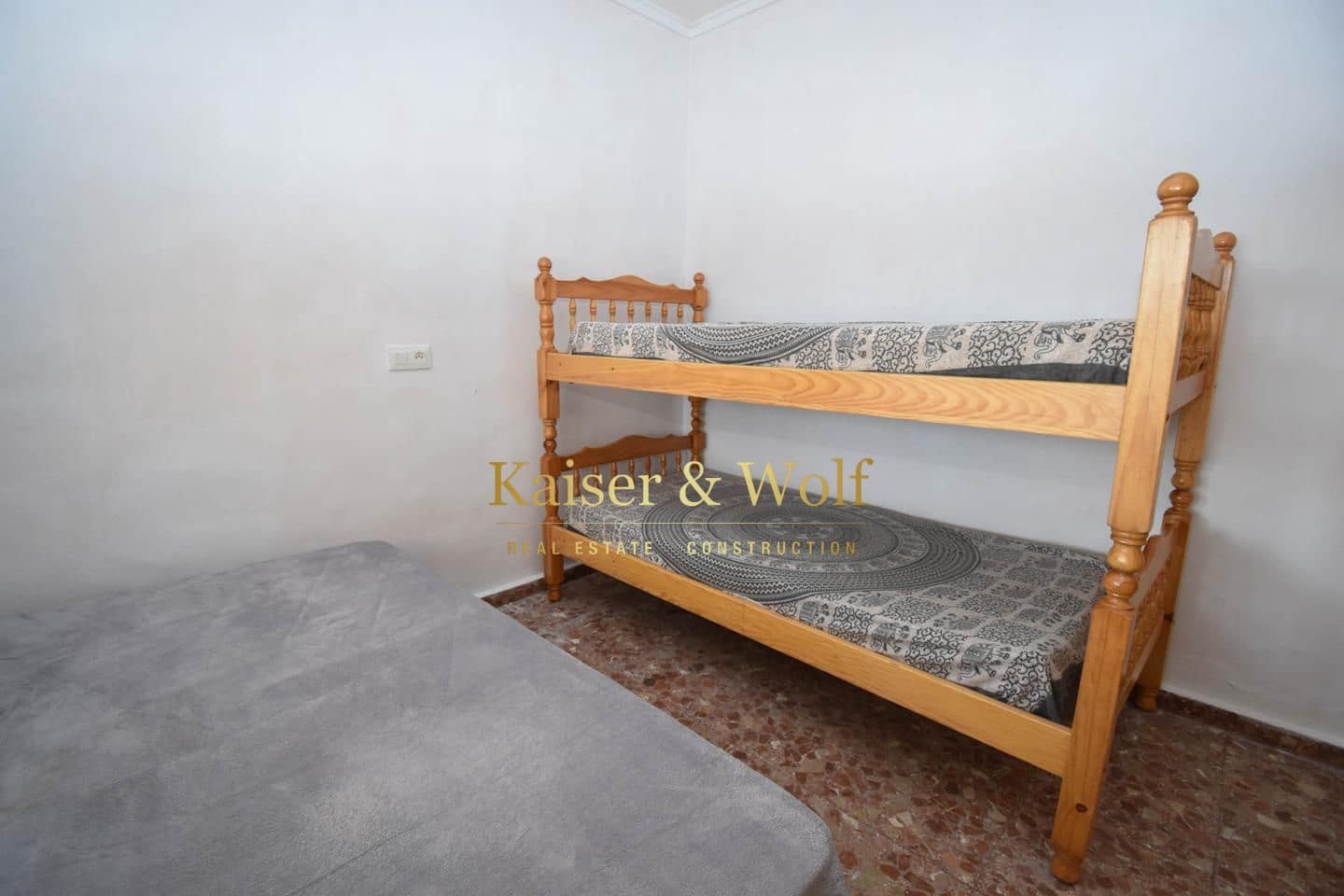 8 soveværelse Villa til salg i Las Bayas med swimmingpool - € 299.000 (Ref: 8140083)