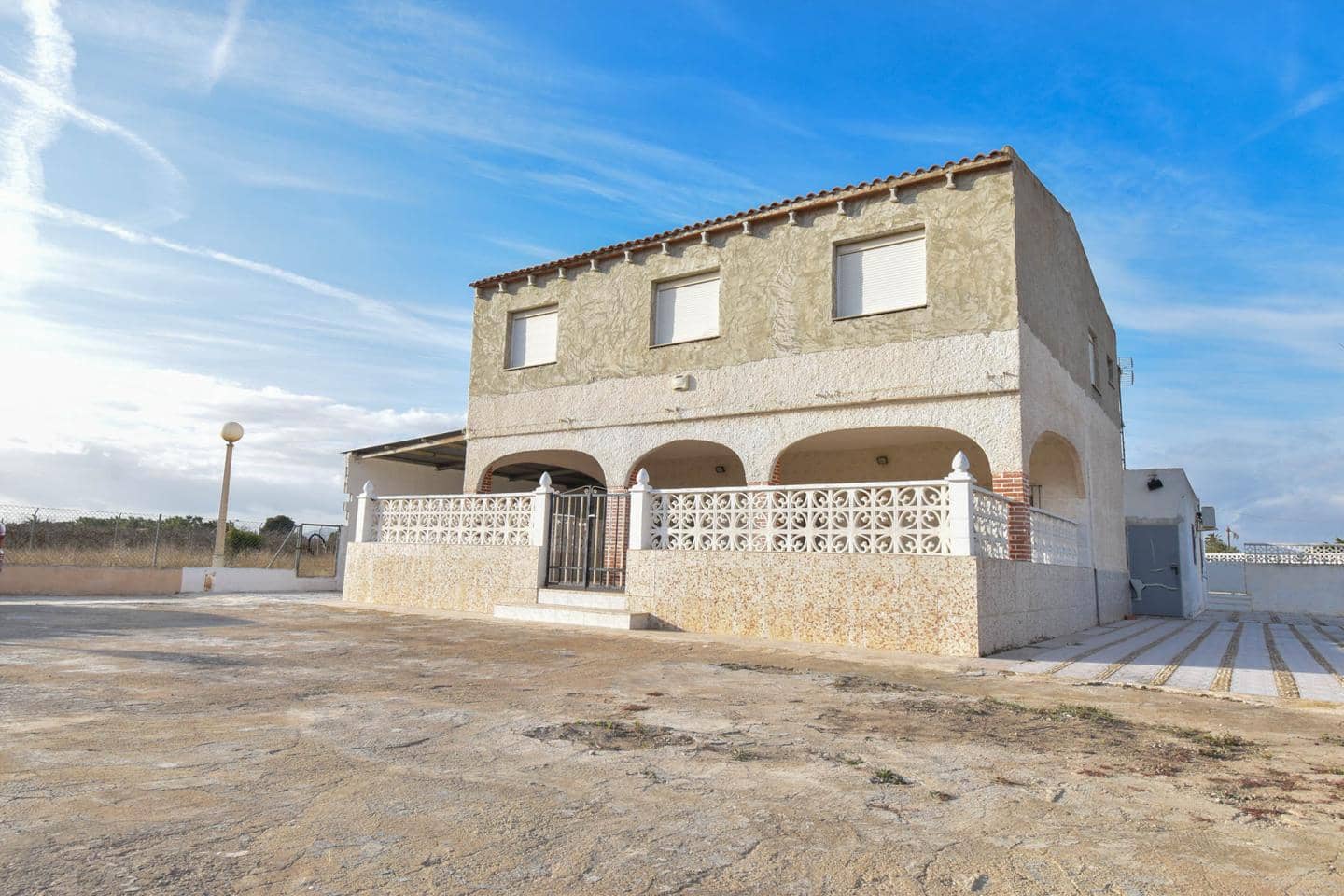 8 soveværelse Villa til salg i Las Bayas med swimmingpool - € 299.000 (Ref: 8140083)