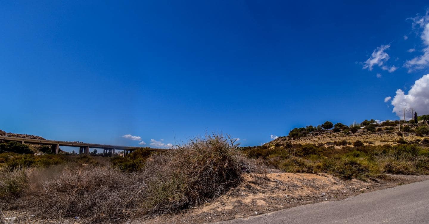 Grunde uden byggetilladelser til salg i Elche / Elx - € 1.485.000 (Ref: 8342121)