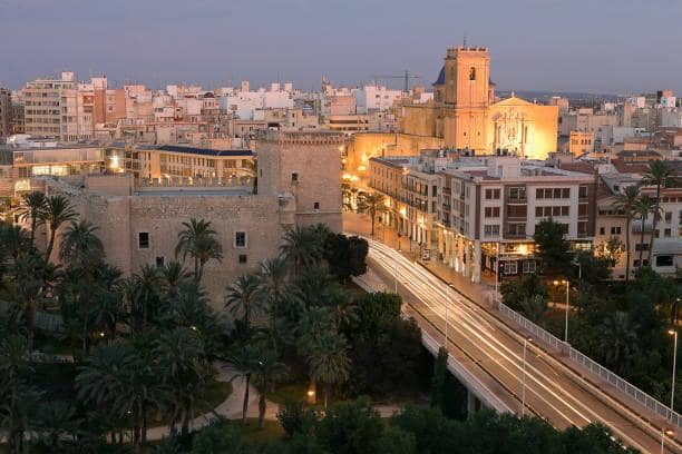 Grunde uden byggetilladelser til salg i Elche / Elx - € 1.485.000 (Ref: 8342121)