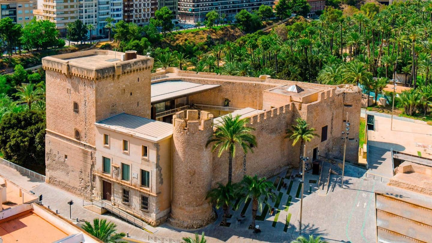 Grunde uden byggetilladelser til salg i Elche / Elx - € 1.485.000 (Ref: 8342121)